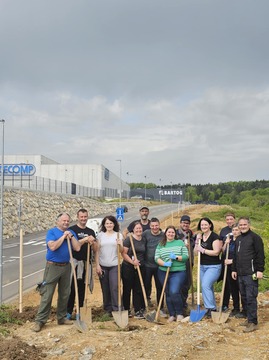 Ob dnevu zemlje sadili lipe (1)